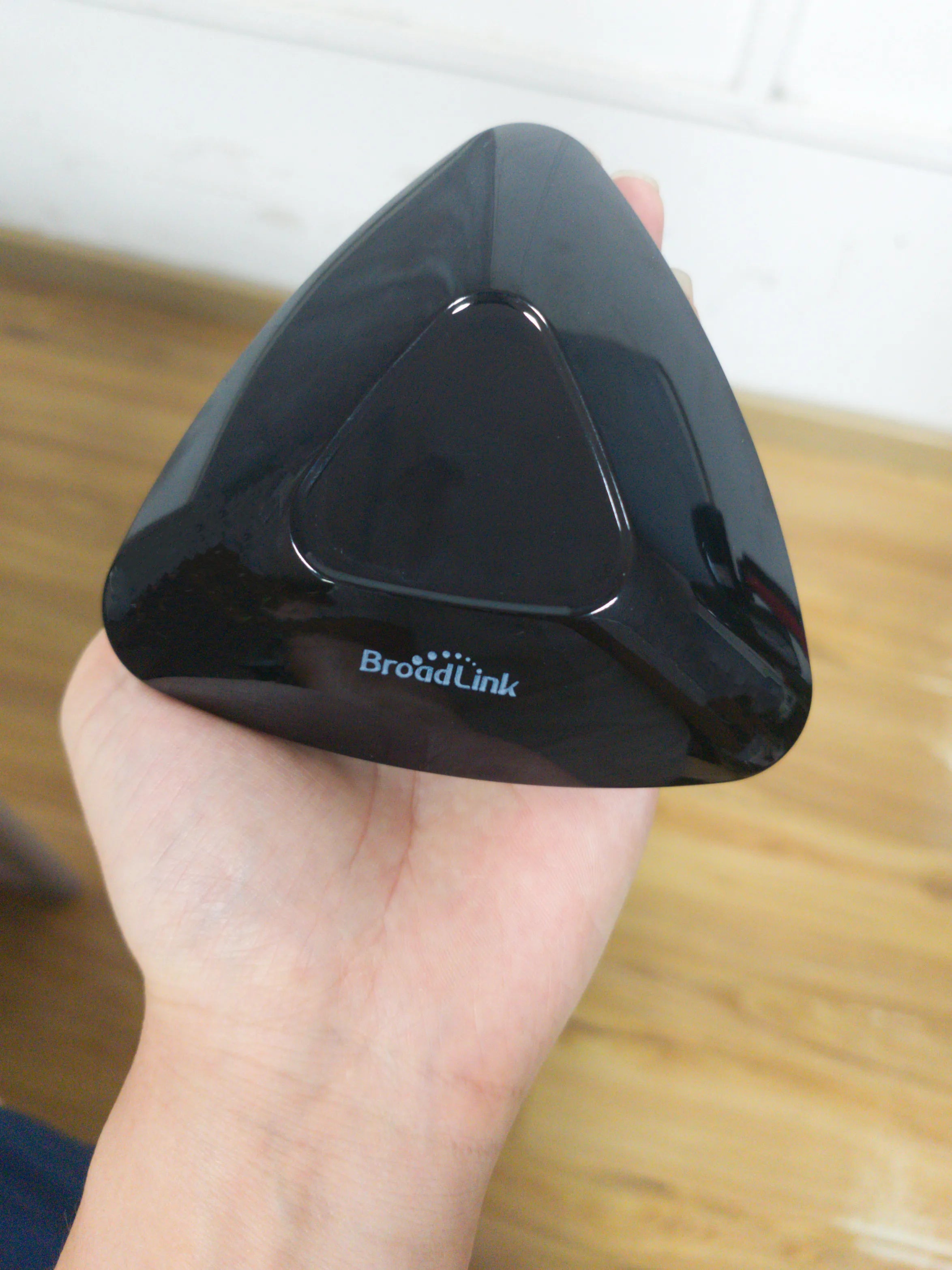 Broadlink MAX Smart Remote Hub
